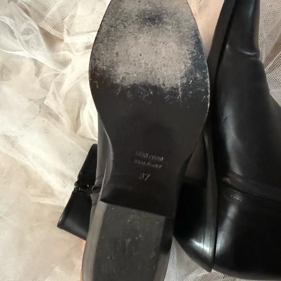 Sleek Black Leather Ankle Boots KHAITE
Wooster Calfskin Ankle Boots size 37 almo - Picture 8 of 8